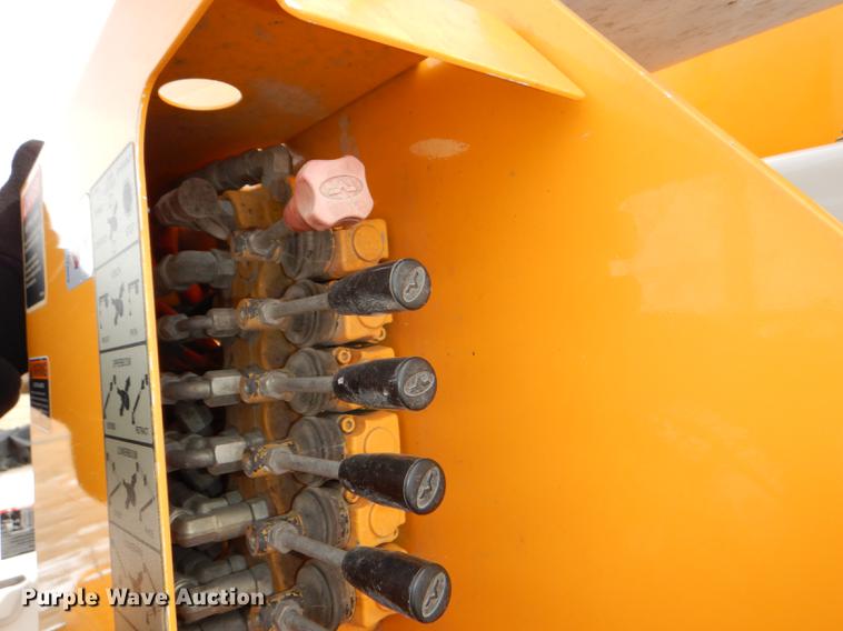 image for item DE0145 2011 Ford F550 Super Duty bucket truck