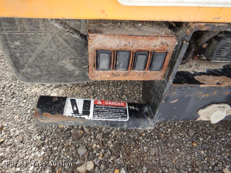 image for item DE0145 2011 Ford F550 Super Duty bucket truck