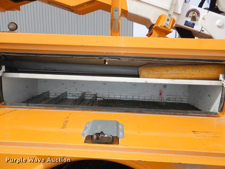 image for item DE0145 2011 Ford F550 Super Duty bucket truck