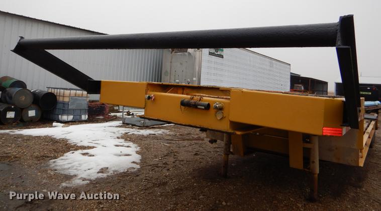 image for item DE0147 1973 Hyster C35TA equipment trailer