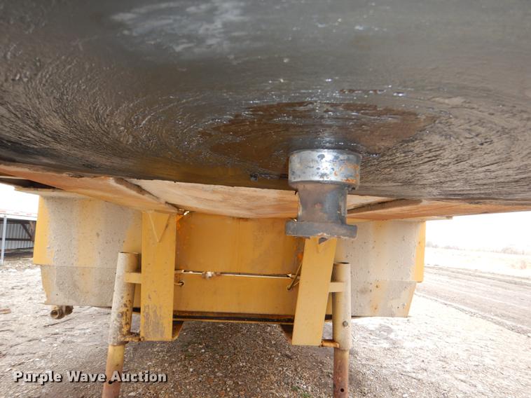 image for item DE0147 1973 Hyster C35TA equipment trailer