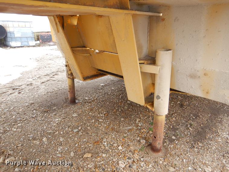 image for item DE0147 1973 Hyster C35TA equipment trailer
