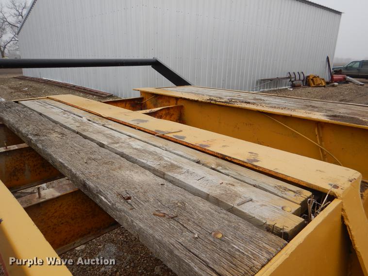 image for item DE0147 1973 Hyster C35TA equipment trailer