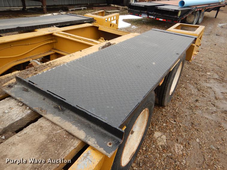 image for item DE0147 1973 Hyster C35TA equipment trailer