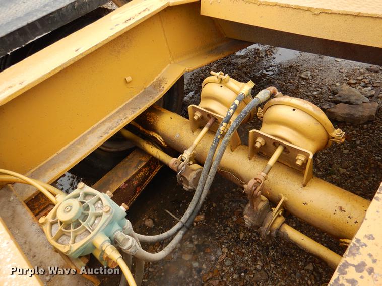 image for item DE0147 1973 Hyster C35TA equipment trailer