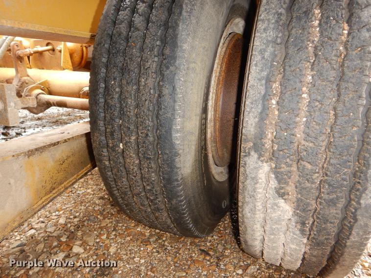 image for item DE0147 1973 Hyster C35TA equipment trailer