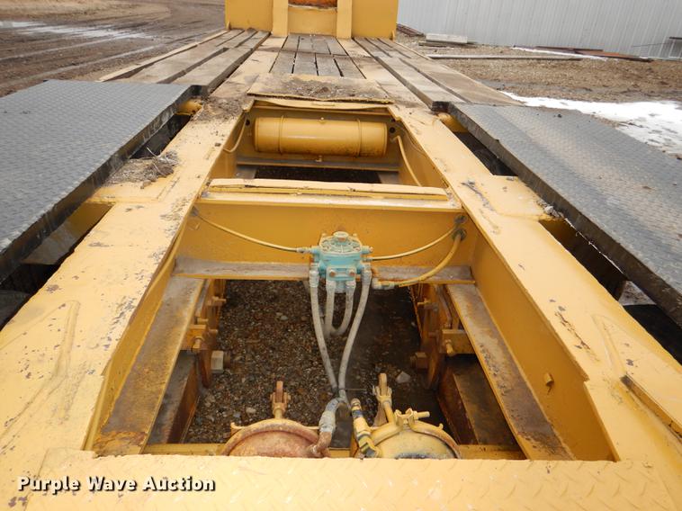 image for item DE0147 1973 Hyster C35TA equipment trailer