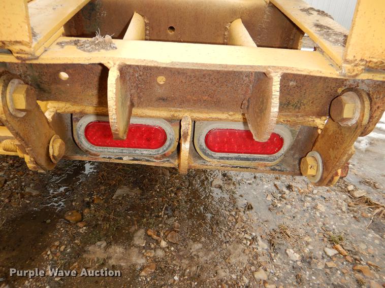 image for item DE0147 1973 Hyster C35TA equipment trailer