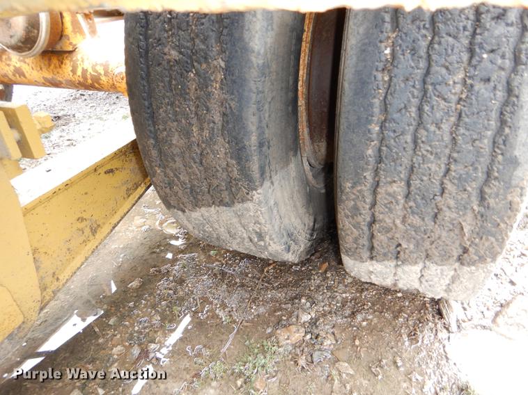 image for item DE0147 1973 Hyster C35TA equipment trailer