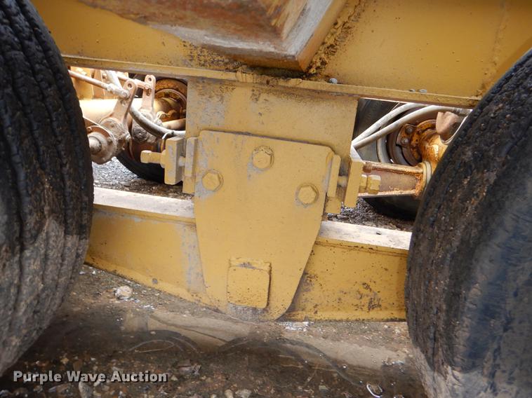 image for item DE0147 1973 Hyster C35TA equipment trailer