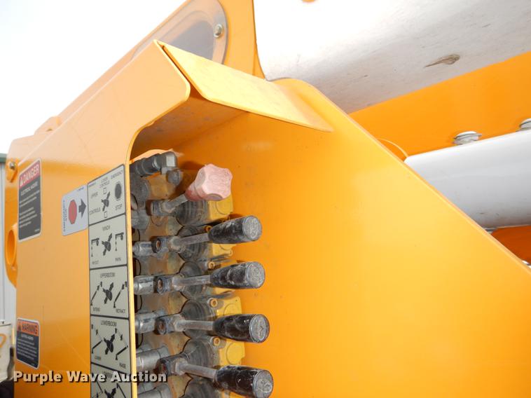 image for item DE0157 2012 Ford F550 Super Duty bucket truck