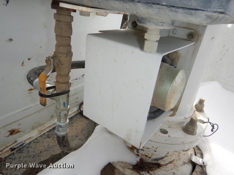 image for item DE0159 2012 Dodge Ram 5500 bucket truck