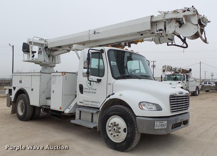 image for item DE1363 2004 Freightliner Business Class M2 bucket truck