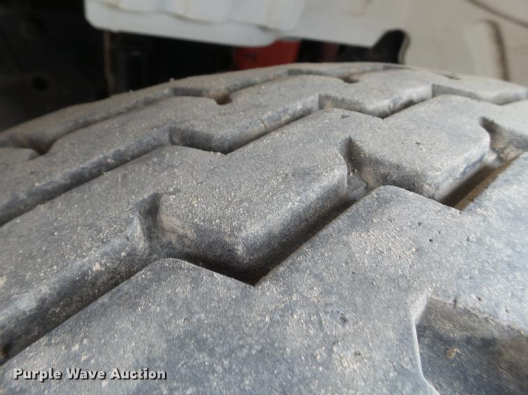 image for item DE1363 2004 Freightliner Business Class M2 bucket truck