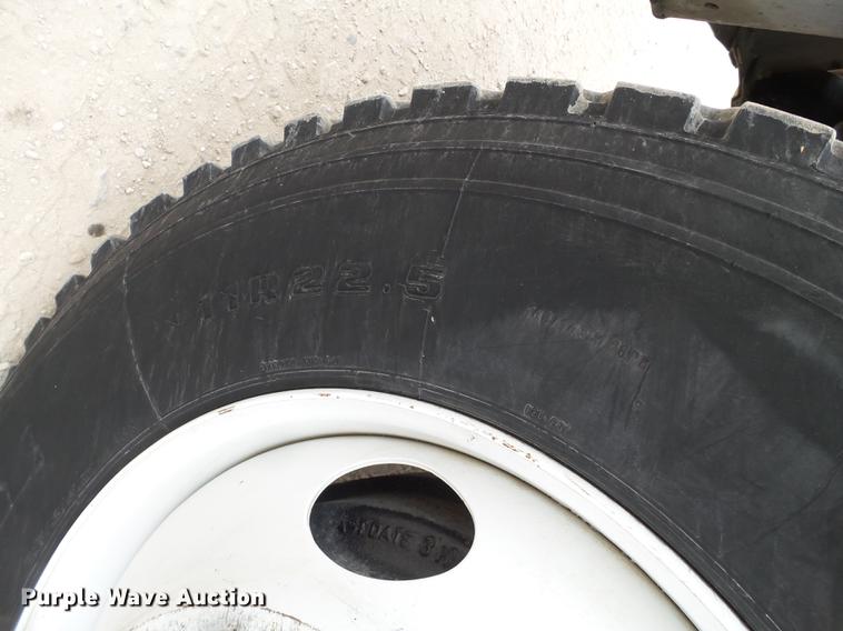 image for item DE1363 2004 Freightliner Business Class M2 bucket truck