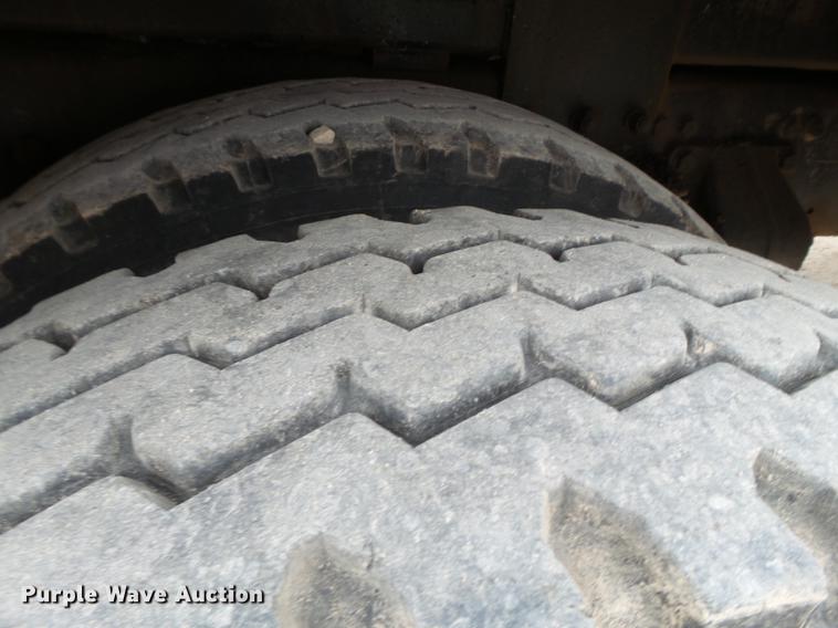 image for item DE1363 2004 Freightliner Business Class M2 bucket truck