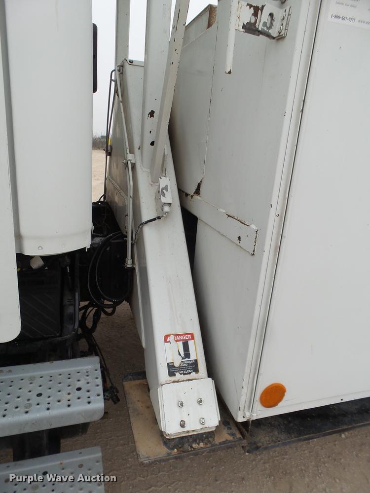 image for item DE1363 2004 Freightliner Business Class M2 bucket truck