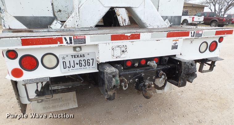 image for item DE1363 2004 Freightliner Business Class M2 bucket truck