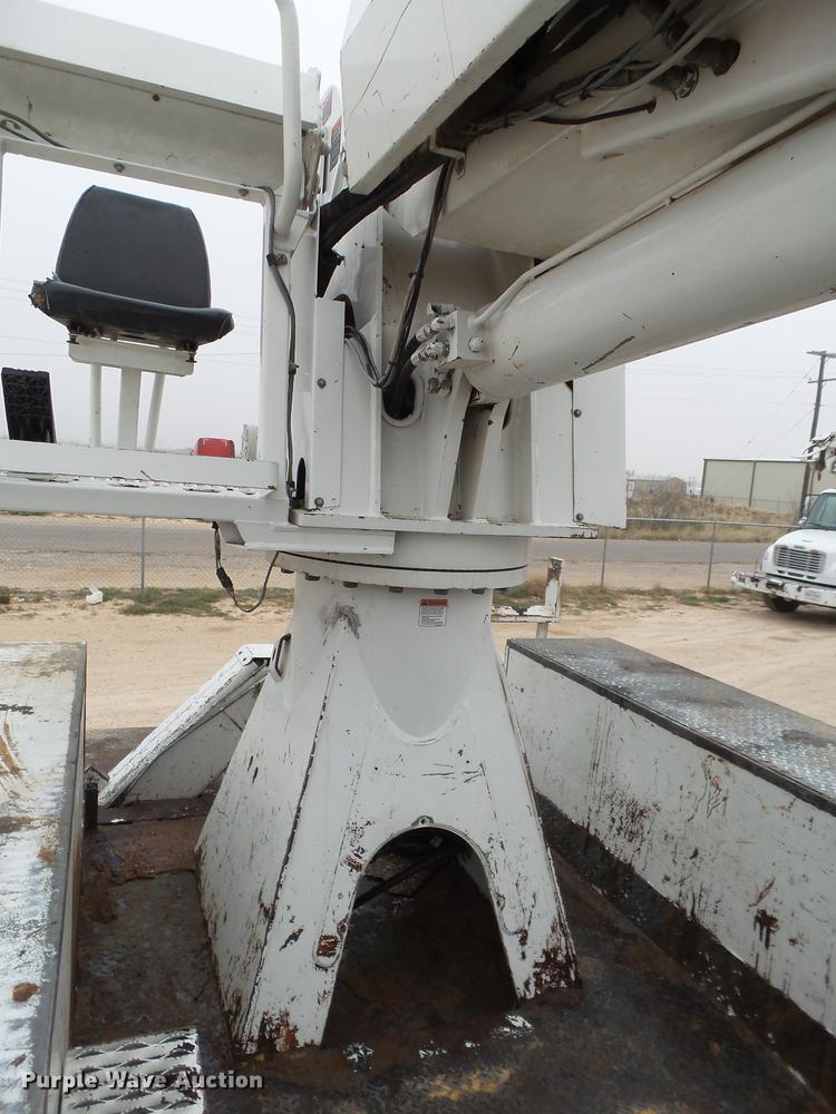 image for item DE1363 2004 Freightliner Business Class M2 bucket truck