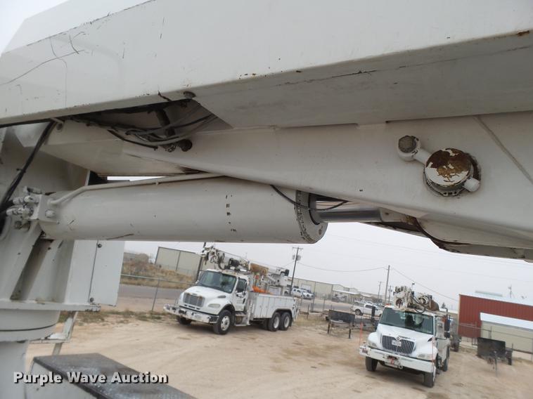 image for item DE1363 2004 Freightliner Business Class M2 bucket truck