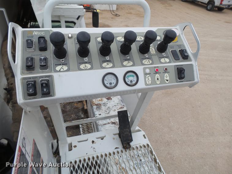 image for item DE1363 2004 Freightliner Business Class M2 bucket truck