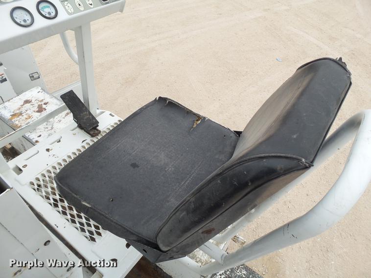 image for item DE1363 2004 Freightliner Business Class M2 bucket truck