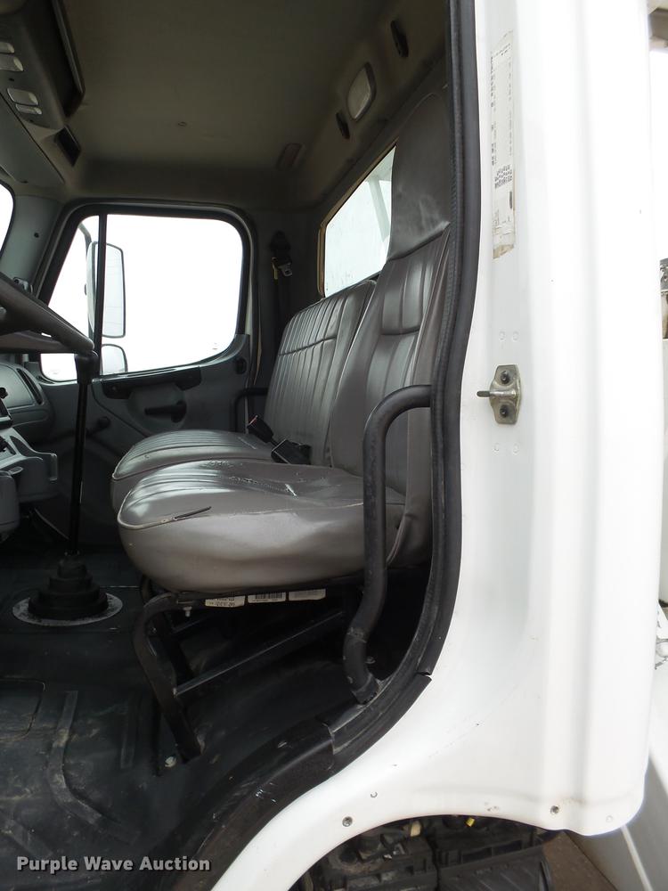 image for item DE1363 2004 Freightliner Business Class M2 bucket truck