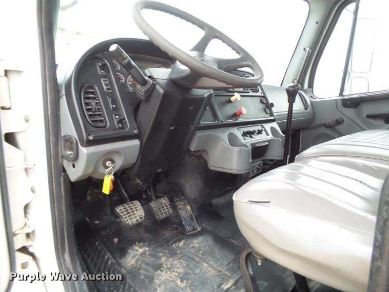 image for item DE1363 2004 Freightliner Business Class M2 bucket truck