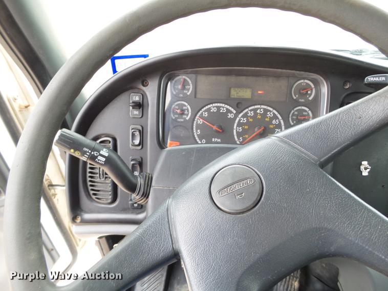 image for item DE1363 2004 Freightliner Business Class M2 bucket truck