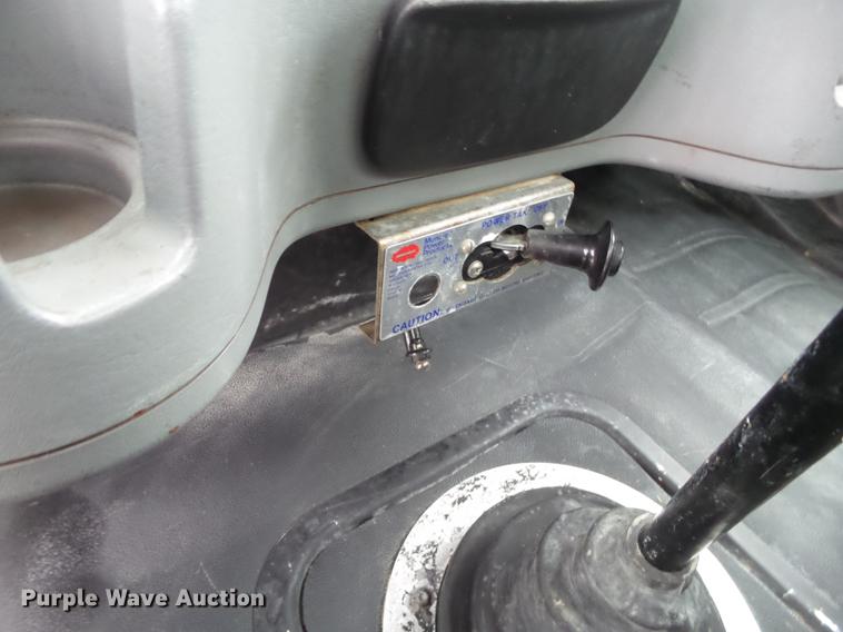 image for item DE1363 2004 Freightliner Business Class M2 bucket truck