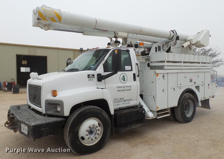 image for item DE1364 2005 Chevrolet C7500 bucket truck