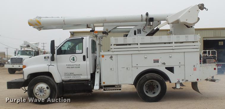 image for item DE1364 2005 Chevrolet C7500 bucket truck