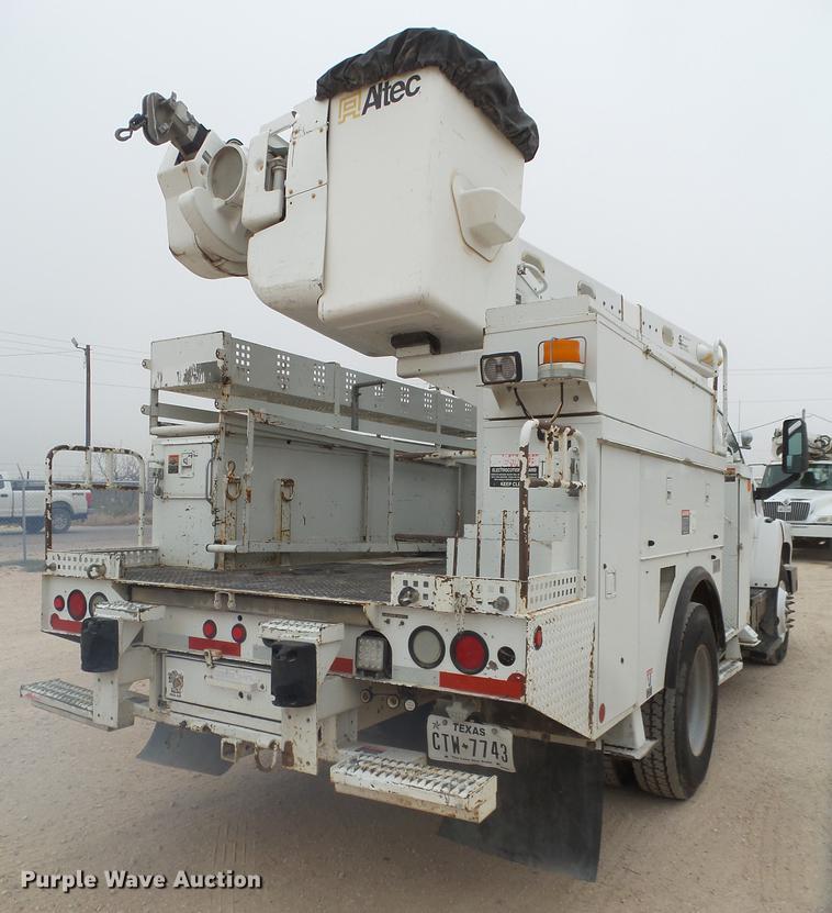 image for item DE1364 2005 Chevrolet C7500 bucket truck