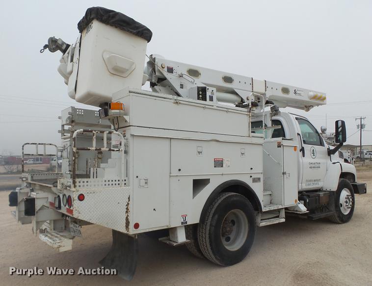 image for item DE1364 2005 Chevrolet C7500 bucket truck