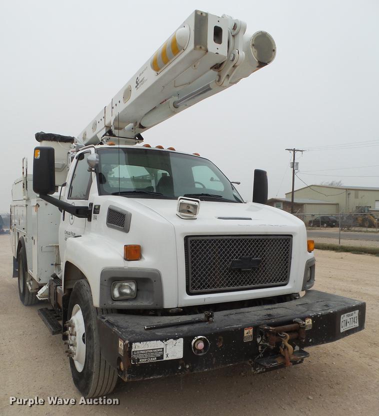 image for item DE1364 2005 Chevrolet C7500 bucket truck
