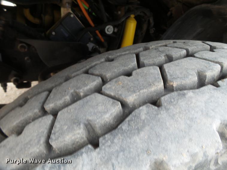 image for item DE1364 2005 Chevrolet C7500 bucket truck