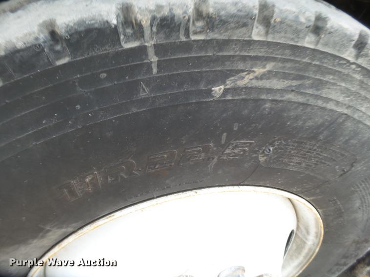 image for item DE1364 2005 Chevrolet C7500 bucket truck