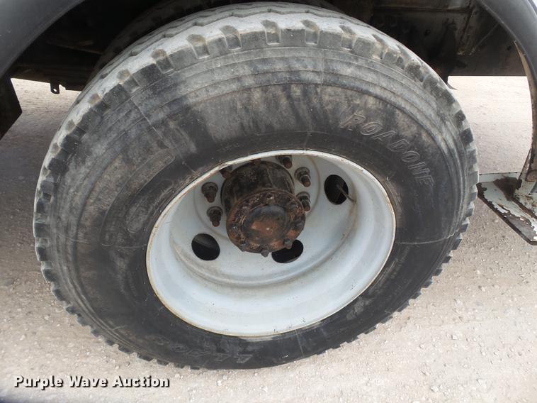 image for item DE1364 2005 Chevrolet C7500 bucket truck