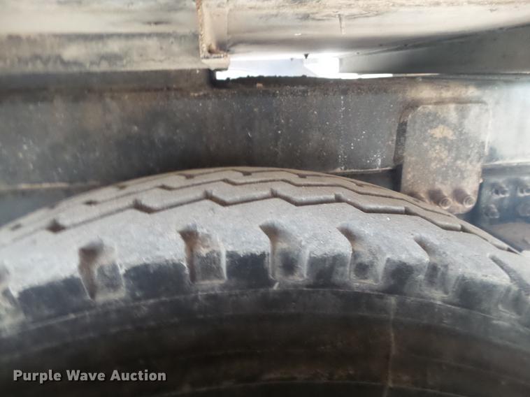 image for item DE1364 2005 Chevrolet C7500 bucket truck