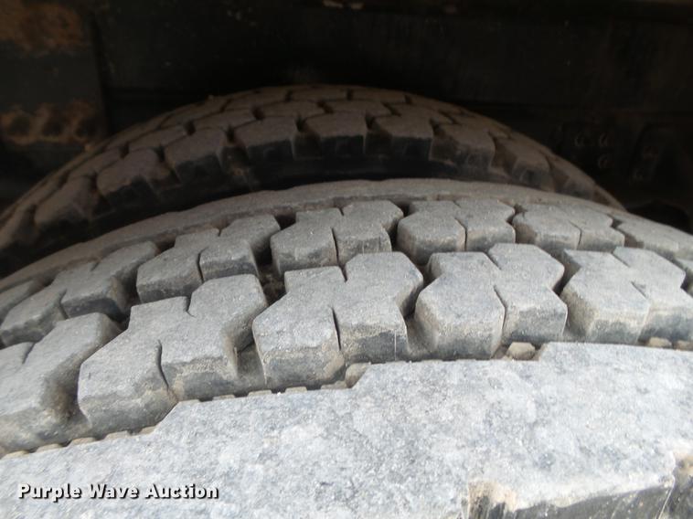 image for item DE1364 2005 Chevrolet C7500 bucket truck