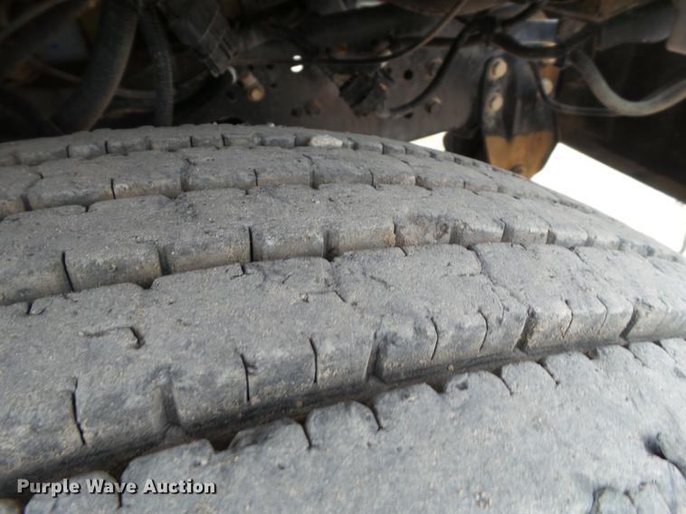 image for item DE1364 2005 Chevrolet C7500 bucket truck