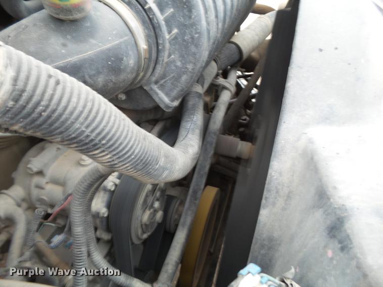 image for item DE1364 2005 Chevrolet C7500 bucket truck