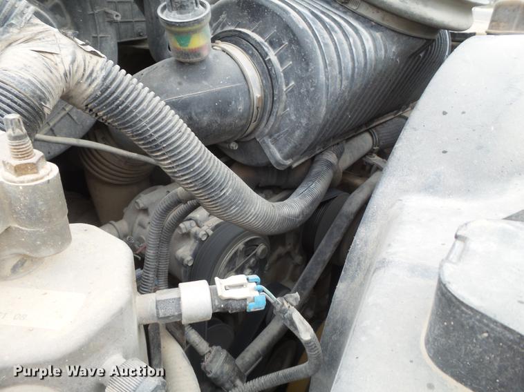 image for item DE1364 2005 Chevrolet C7500 bucket truck