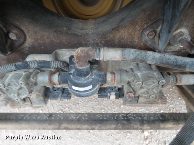 image for item DE1364 2005 Chevrolet C7500 bucket truck