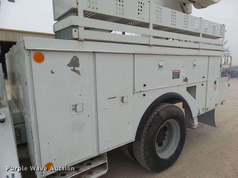 image for item DE1364 2005 Chevrolet C7500 bucket truck