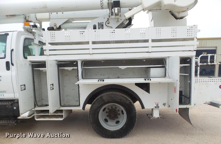 image for item DE1364 2005 Chevrolet C7500 bucket truck