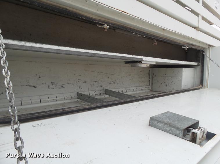 image for item DE1364 2005 Chevrolet C7500 bucket truck