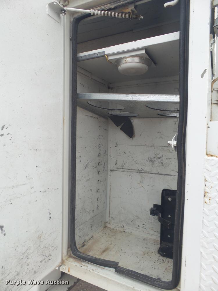 image for item DE1364 2005 Chevrolet C7500 bucket truck