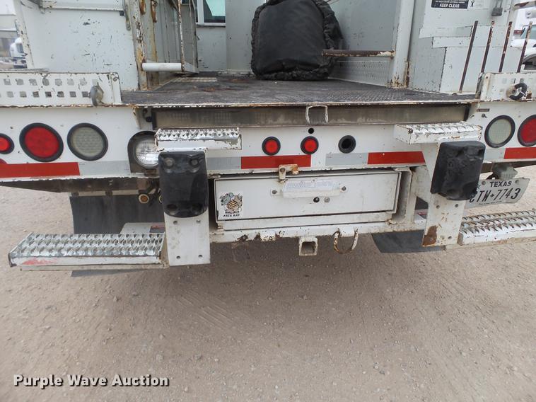 image for item DE1364 2005 Chevrolet C7500 bucket truck