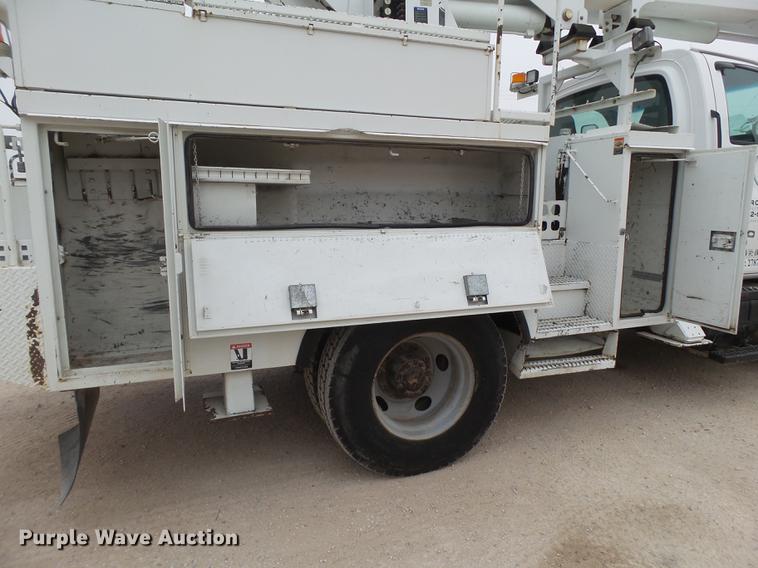 image for item DE1364 2005 Chevrolet C7500 bucket truck